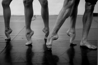 Su quale piede danzare?